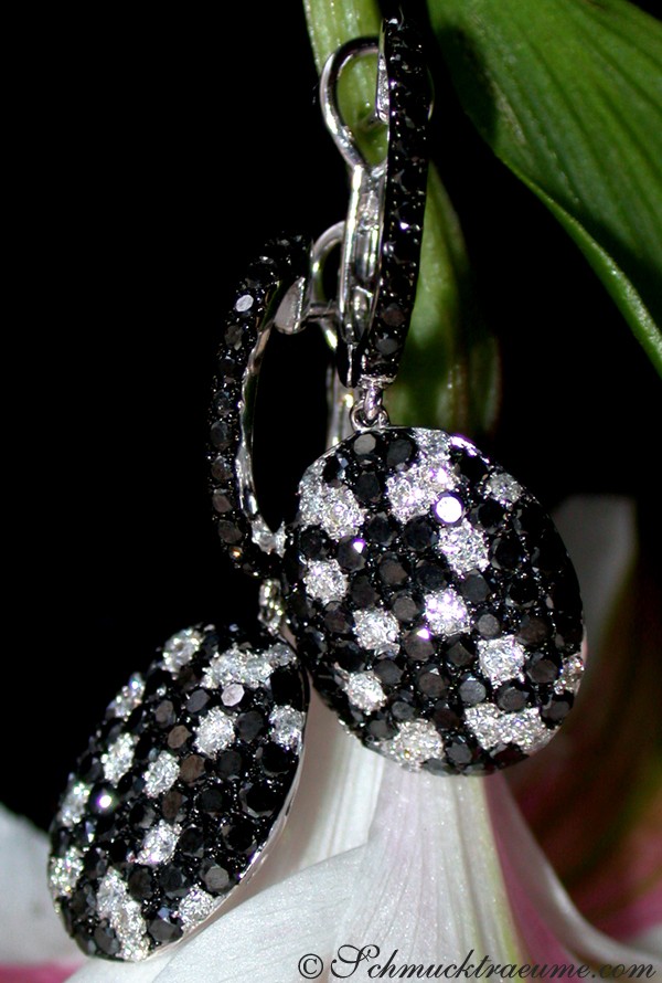 Ausgefallene Ohrhänger mit schwarzen Diamanten - Image 2