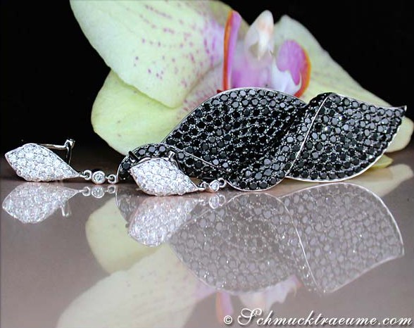 Schwarze Diamant-Ohrgehänge in Weißgold, prächtig besetzt, femininer Chic