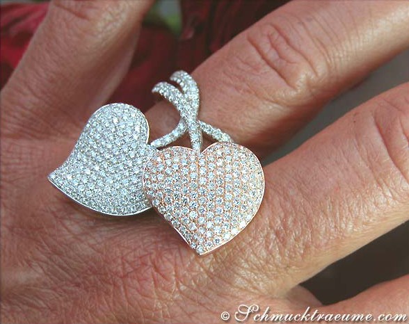 Weißgold-Ring mit Diamant-Herzen, Detailaufnahme, elegant und luxuriös