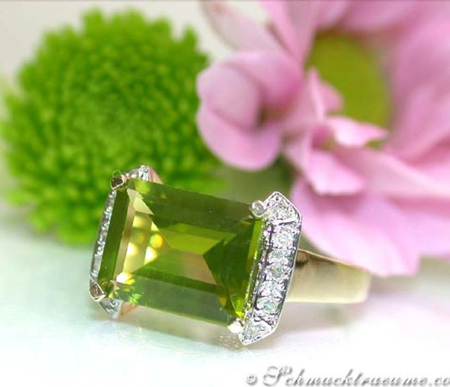 Feiner Peridot Ring mit Diamanten - Image 1 Feiner Peridot Ring mit Diamanten - Image 1