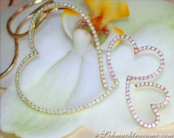 Goldener Herz-Anhänger mit weißen & gelben Brillanten, Detailaufnahme, elegant, glänzend