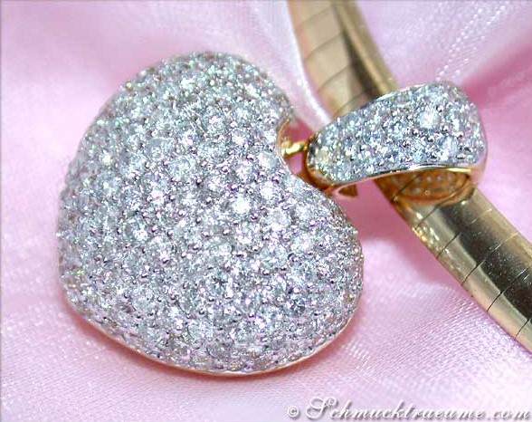 Gelbgold Herzanhänger mit Diamanten, detailreich, glänzend, elegant