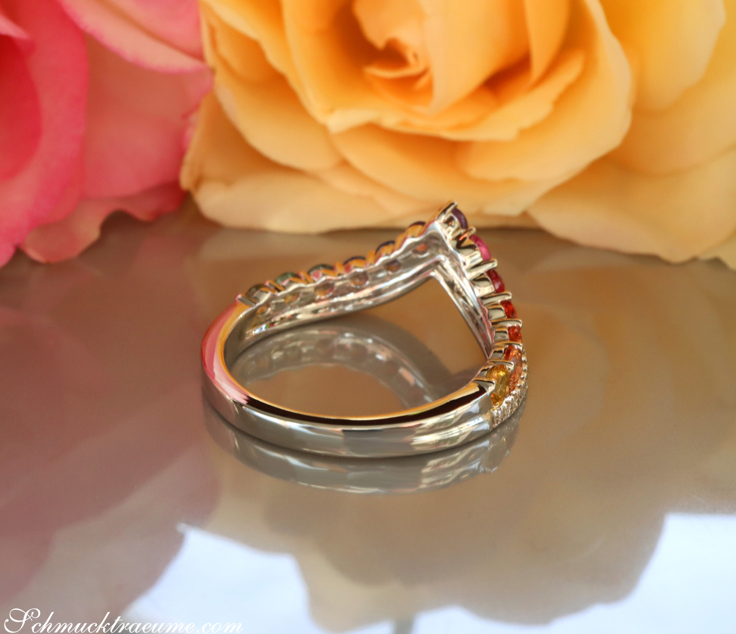 Raffinierter Regenbogen Saphir Ring mit Brillanten - Image 13