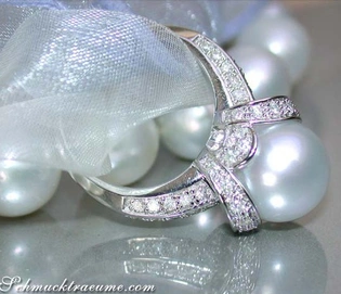 Weißgold-Südseeperlen-Ring mit Brillanten im Kragen-Design