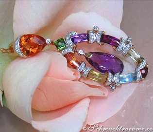 Multicolor-Edelstein-Armband mit Brillanten auf Rosenblatt