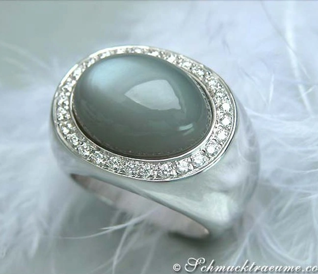 Schwerer Mondstein Ring mit Brillanten - Image 1 Schwerer Mondstein Ring mit Brillanten - Image 1