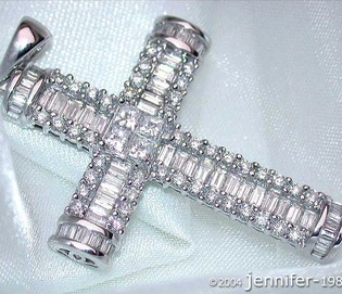 Silberner Kreuzanhänger mit Diamanten, aufwendig handgefertigt, detailreich, elegant