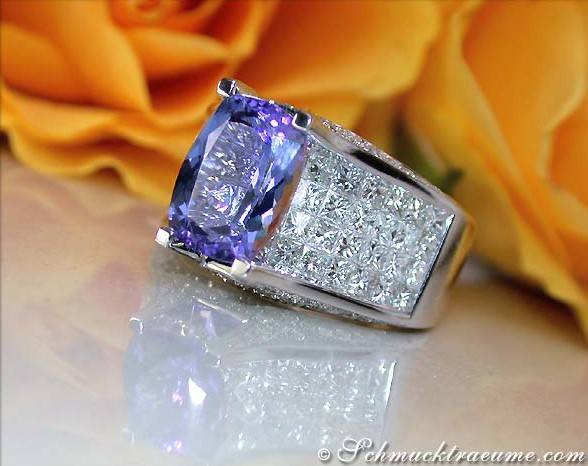 Weißgold-Tansanit-Ring mit Princess-Brillanten und Diamanten