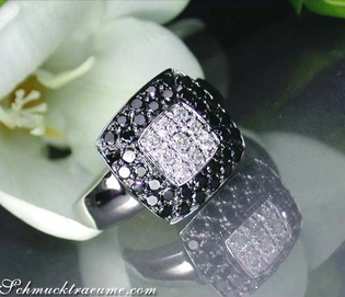 Schwarz-Weiß-Diamant-Carré-Ring aus Weißgold 585