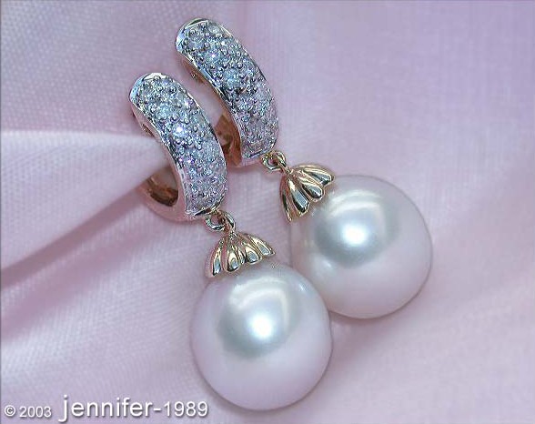 Perlenohrringe aus Gelbgold mit Diamantbesatz, Perlendurchmesser 12-13 mm