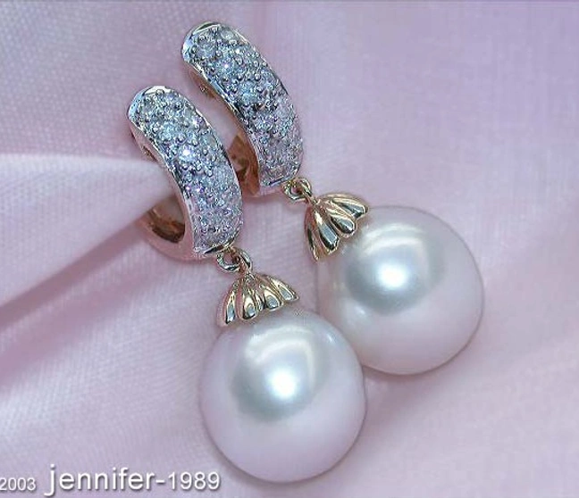 Perlenohrringe aus Gelbgold mit Diamantbesatz, Perlendurchmesser 12-13 mm Perlenohrringe aus Gelbgold mit Diamantbesatz, Perlendurchmesser 12-13 mm