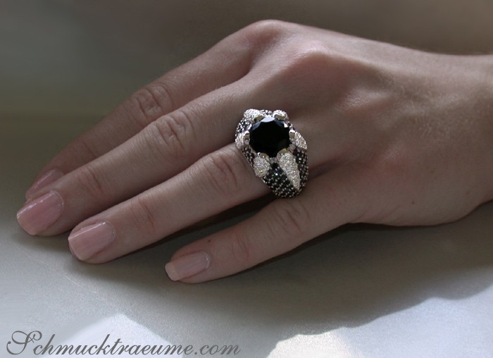 Opulenter Onyx Ring mit schwarzen & weißen Diamanten - Image 8