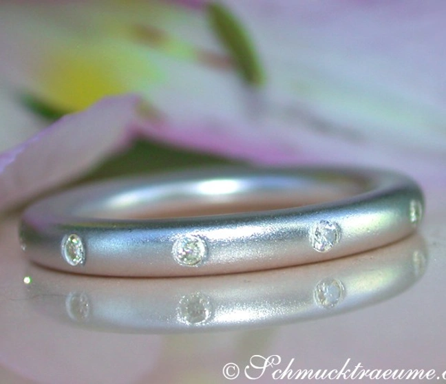 Edler Brillanten Ring im Sternenhimmel Design in Weißgold - Image 1 Edler Brillanten Ring im Sternenhimmel Design in Weißgold - Image 1