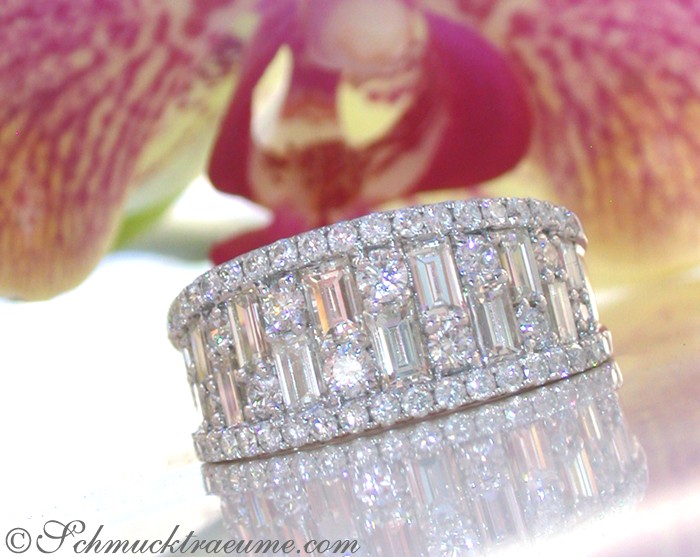 Erstklassiger Brillanten Band Ring mit Baguette Diamanten in Weißgold 750