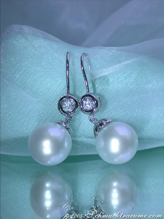 Weißgold 585 Ohrhänger mit 10-11 mm Südseeperlen und Diamanten, Detailansicht