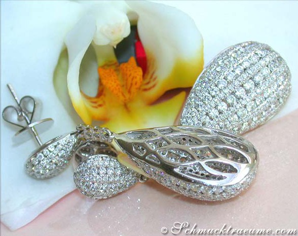 Opulente Brillanten-Ohrgehänge aus Weißgold, detailreich, imposant