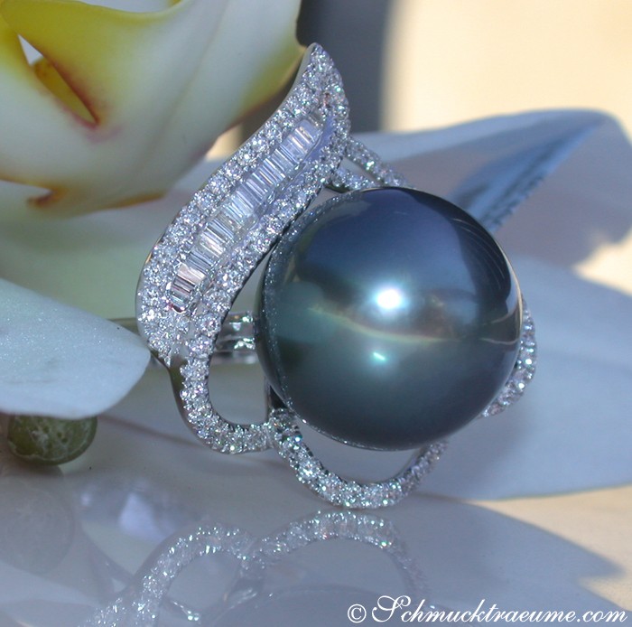 Weißgoldring mit Tahitiperle und Brillanten, Herz-Design, Detailaufnahme