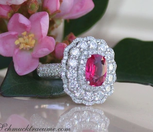 Weißgold 750 Rubin Ring mit Brillanten, ovaler Stein, femininer Charme