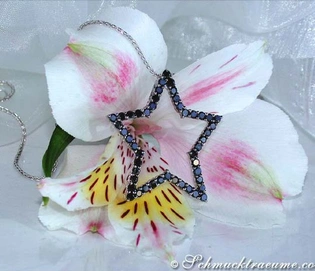 Schwarzer Diamanten-Stern-Anhänger mit glitzernden Diamanten in Weißgold 585