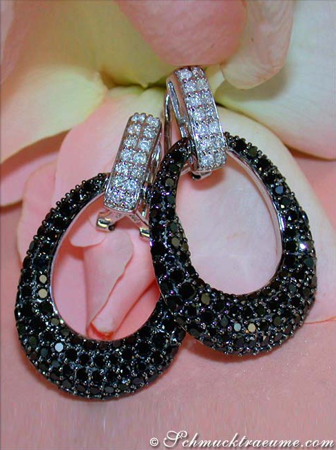 Schwarze Diamanten Ohrhänger in Weißgold 750, luxuriöse Ohrringe mit funkelnden Steinen