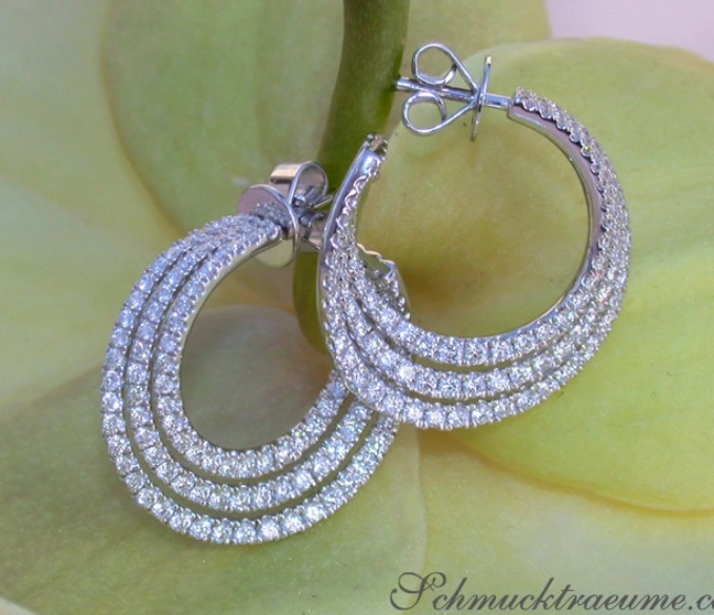 Verzierte Creolen aus Weißgold 750 mit 1.760 Brillanten Verzierte Creolen aus Weißgold 750 mit 1.760 Brillanten