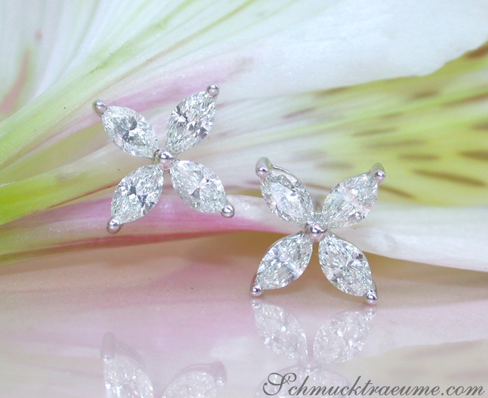 Blumenblatt-Design Ohrstecker aus Marquise-Diamanten in Weißgold 750