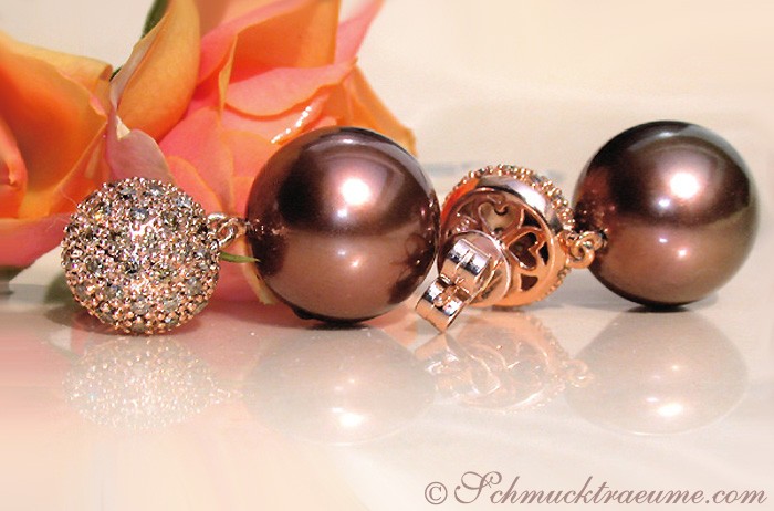 Bronze-Tahitiperlen-Ohrstecker mit naturbraunen Brillanten auf Rosenblüten, Roségold 750