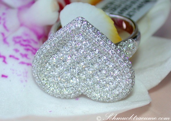 Herzformiger Brillant-Pavé-Ring mit 2,36 ct. in Weißgold 750