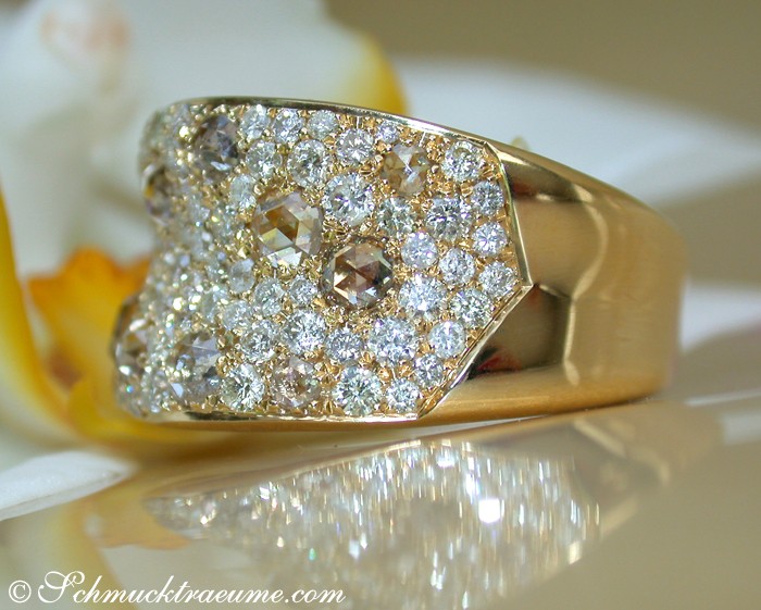 Goldener Ring mit weißen und naturbraunen Brillanten, 2.094 Karat, Gelbgold 750