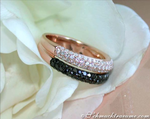 Roségold-Ring mit schwarzen und weißen Diamanten