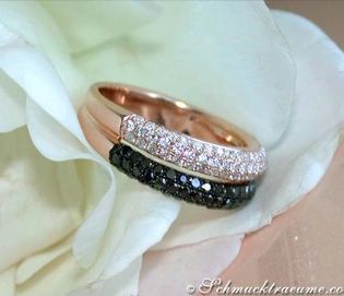 Roségold-Ring mit schwarzen und weißen Diamanten
