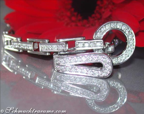 Weißgold-Armband mit Diamanten, Detailaufnahme, elegant und glänzend