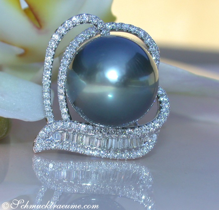 Tahitiperlen-Ring mit Diamanten in Herz-Design, 0.810 Karat, 14-15 mm Perle, Weißgold 750