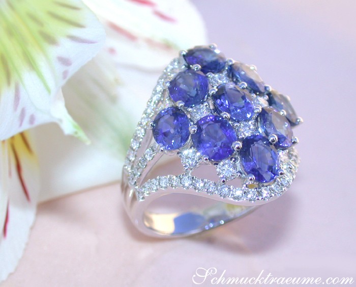 Stattlicher Ceylon Saphir-Ring mit Brillanten in Weißgold 750