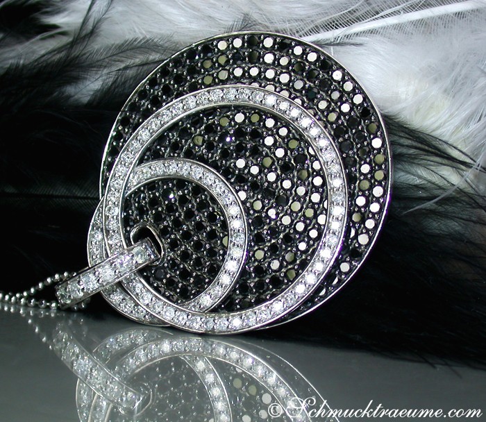 Staatslicher Clip-Anhänger aus Weißgold 750 mit schwarzen und weißen Diamanten