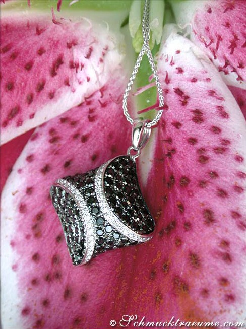 Auffallender schwarze Diamanten Anhänger im Rauten Design - Image 3