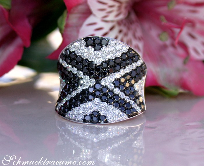 Stattlicher Ring mit schwarzen Diamanten im Zig-Zag Design - Image 5