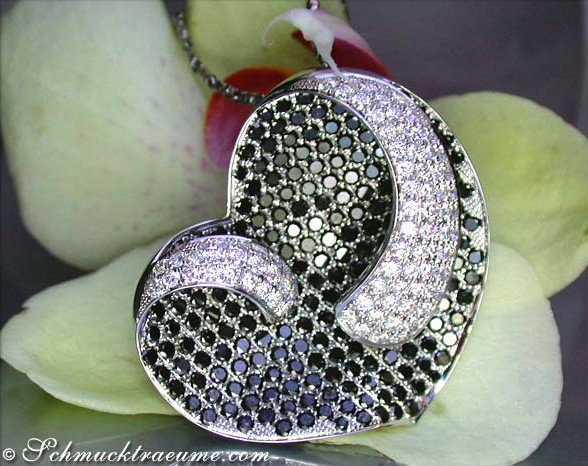 Hochkarätiger Herz Anhänger mit schwarzen Diamanten & Brillanten - Image 2