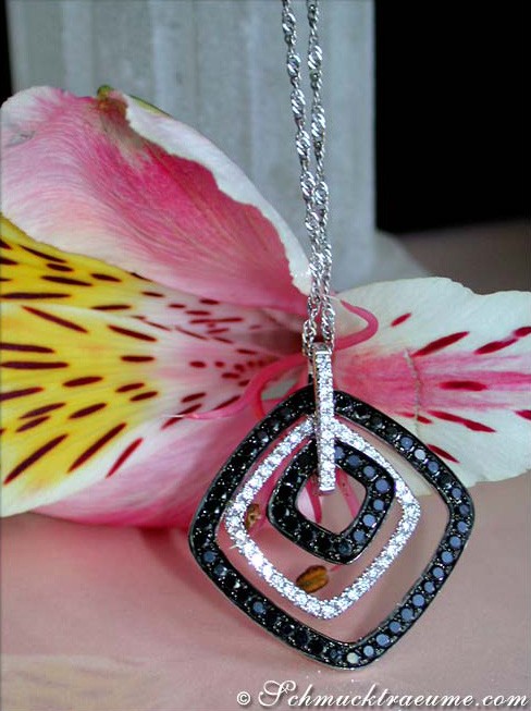 Raffinierter Anhänger mit Schwarzen & Weißen Diamanten in Weißgold 585
