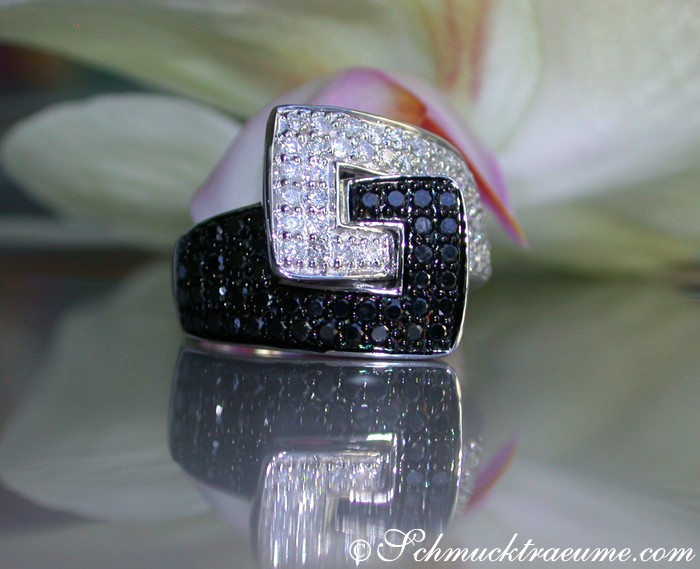 Extravaganter Gürtel Ring mit schwarzen Diamanten - Image 2