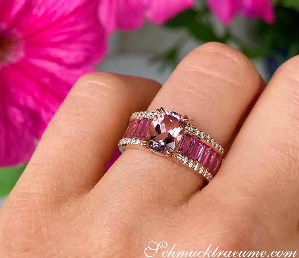 Prachtvolles Ringdetail mit Morganit, pinken Saphiren und Brillanten auf Roségoldfinger