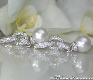 Weißgold Ohrgehänge mit Südseeperlen und Brillanten, Detailaufnahme