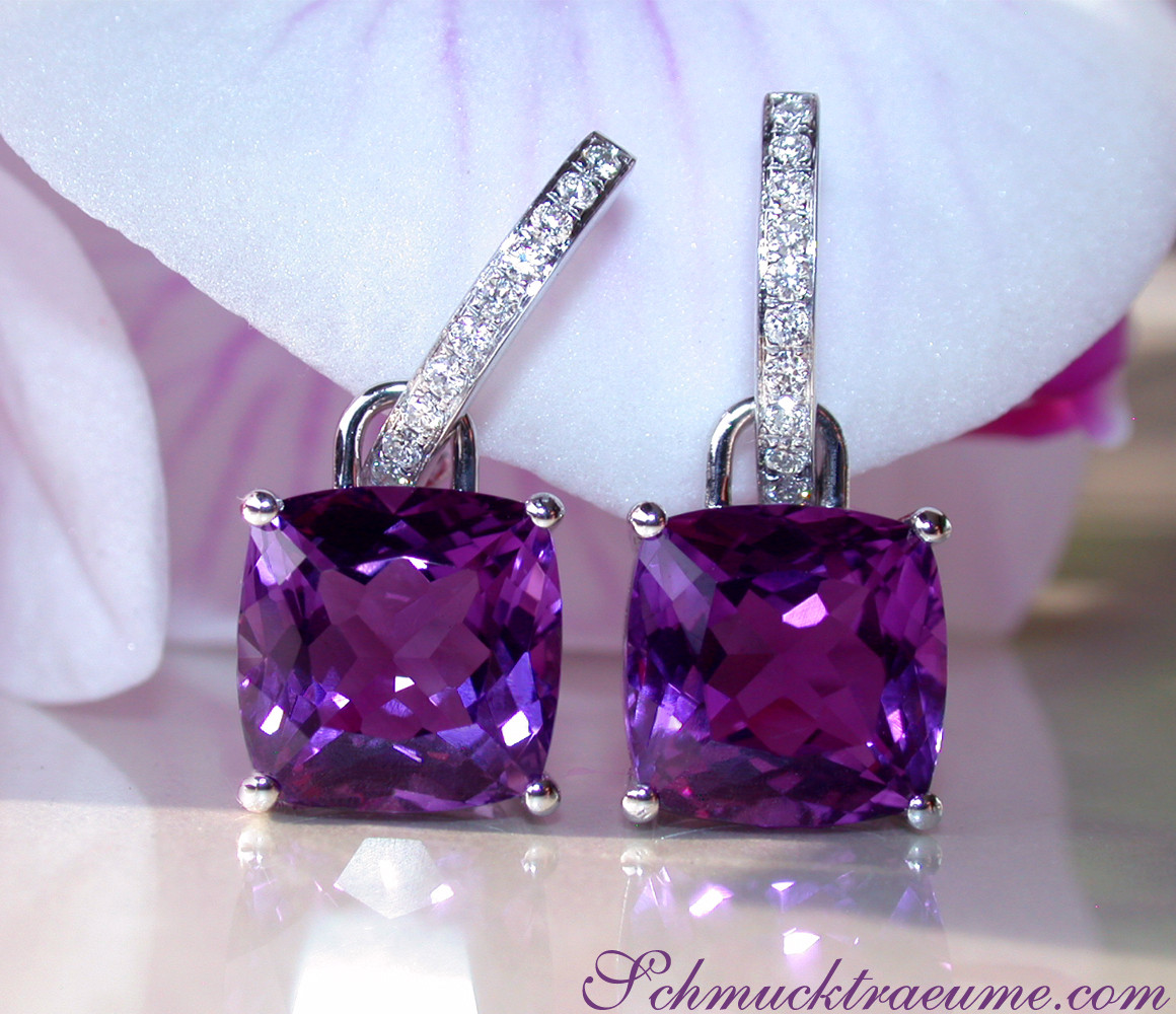 Klassische Amethyst-Kissen-Ohrhänger mit Diamanten in Weißgold