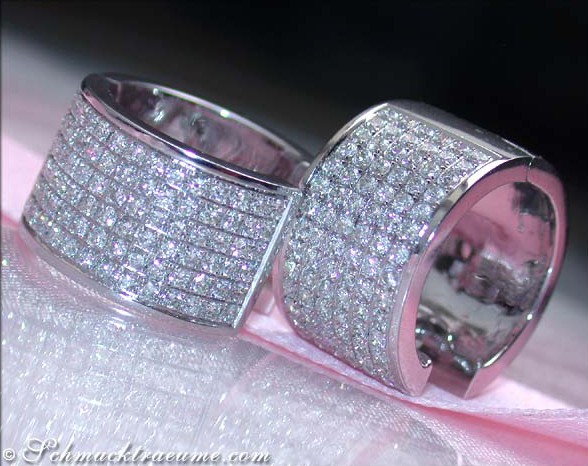 Weißgold 750 Creolen mit 2.150 Karat TW VS1 Brillanten, Detailansicht.