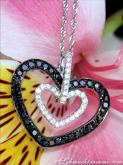 Weißgold-Herzanhänger mit schwarzen und weißen Diamanten