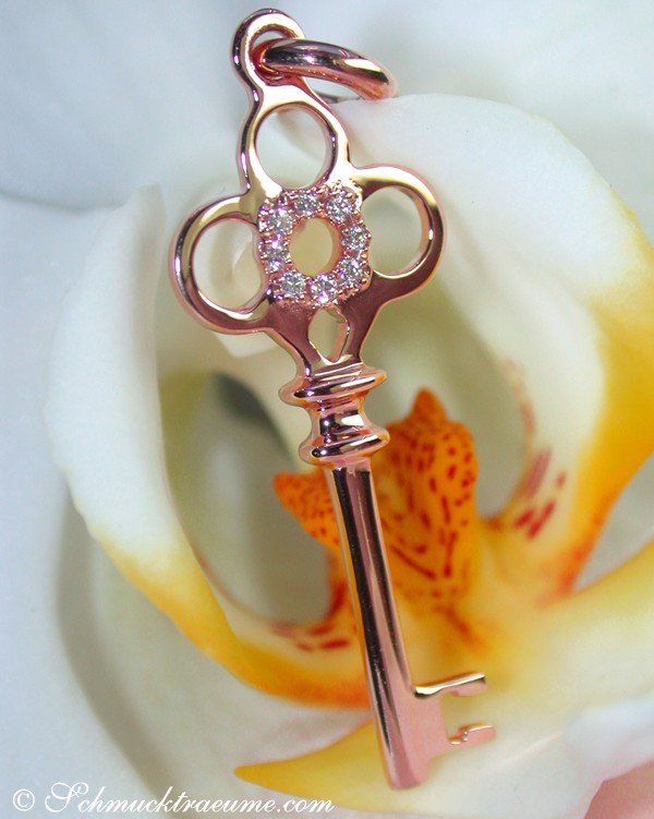 RosaGold Schlüssel-Anhänger mit Diamanten in TW VS1
