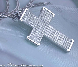 Diamantkreuzanhänger in Weißgold mit 3,92 ct. Diamanten, Detailaufnahme