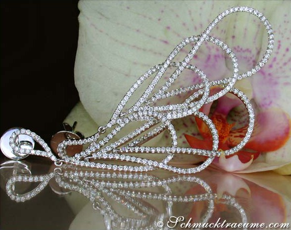 Extra lange Brillanten-Tropfen-Ohrringe, 6 cm, weißgold 750, Detailaufnahme