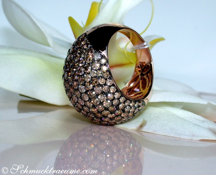 Naturbrauner Brillanten-Dome-Ring auf Blüte, Roségold 585, 6.080 Karat