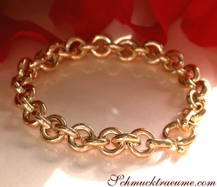 Goldarmband aus Gelbgold 585 mit glänzenden Ringen, detailreich, elegant.
